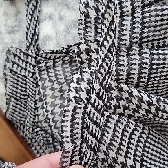 The Limited Sheer Houndstooth Long Sleeve Top size S - Picture 6 of 7